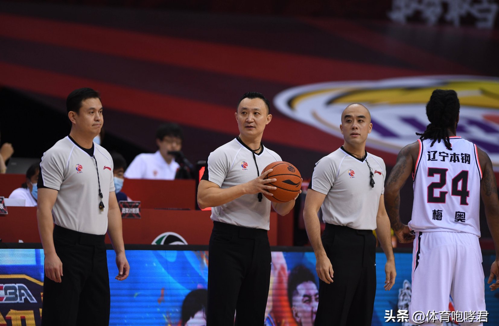 爱游戏包含窗口期体能课后；浙江队主帅复盘备战法甲；更衣室稳定；临场指挥获称赞的词条